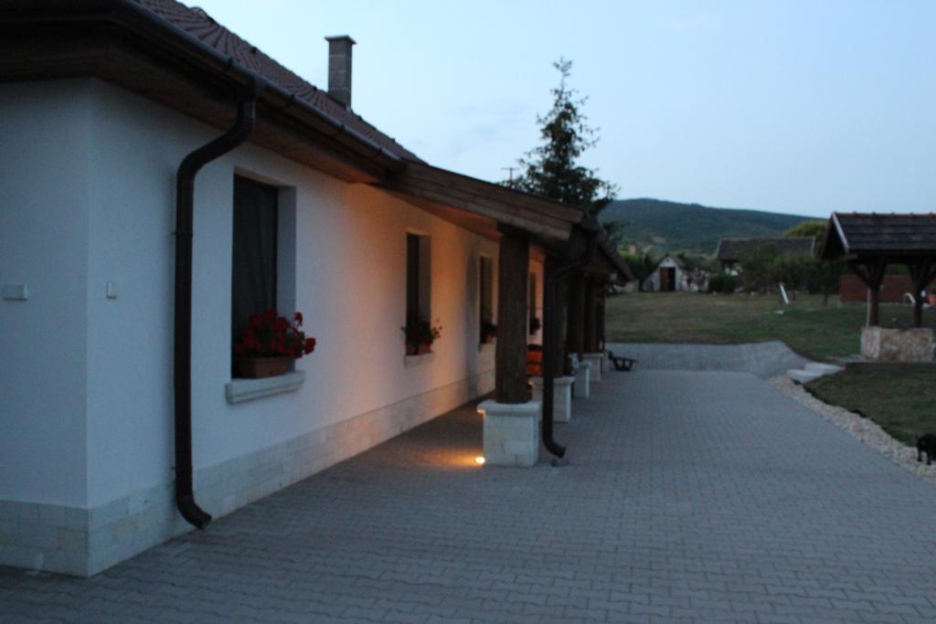 Pillangó Vendégház Tállya Exterior foto